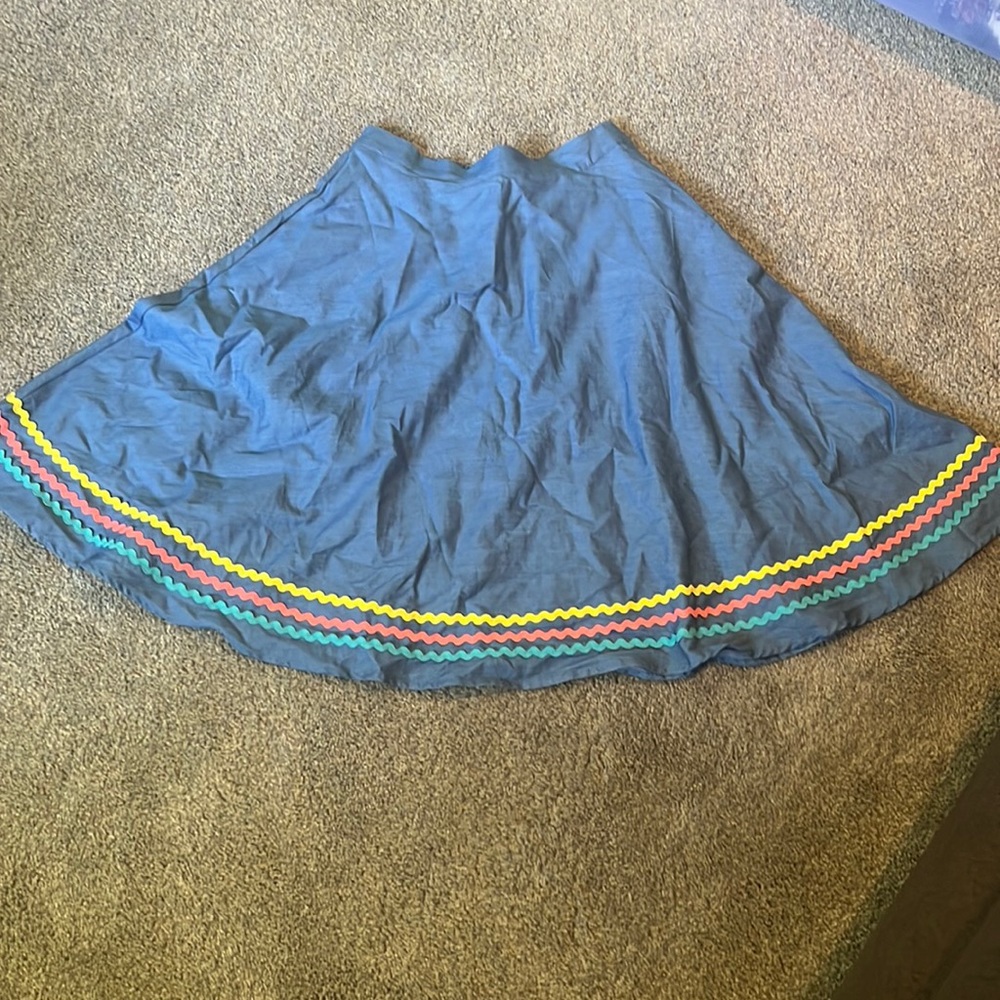VINTAGE STYLE LONG BLUE SKIRT WITH EMBROIDERY DETAIL